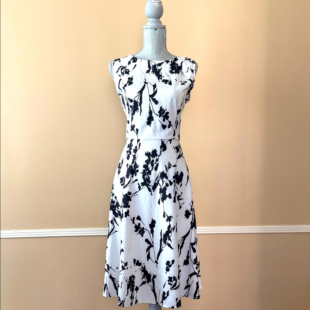 NEW LIGHT FASHION 🖤BLACK & WHITE🤍 SLEEVELESS FLORAL DRESS SIZE MEDIUM 🌟EUC🌟